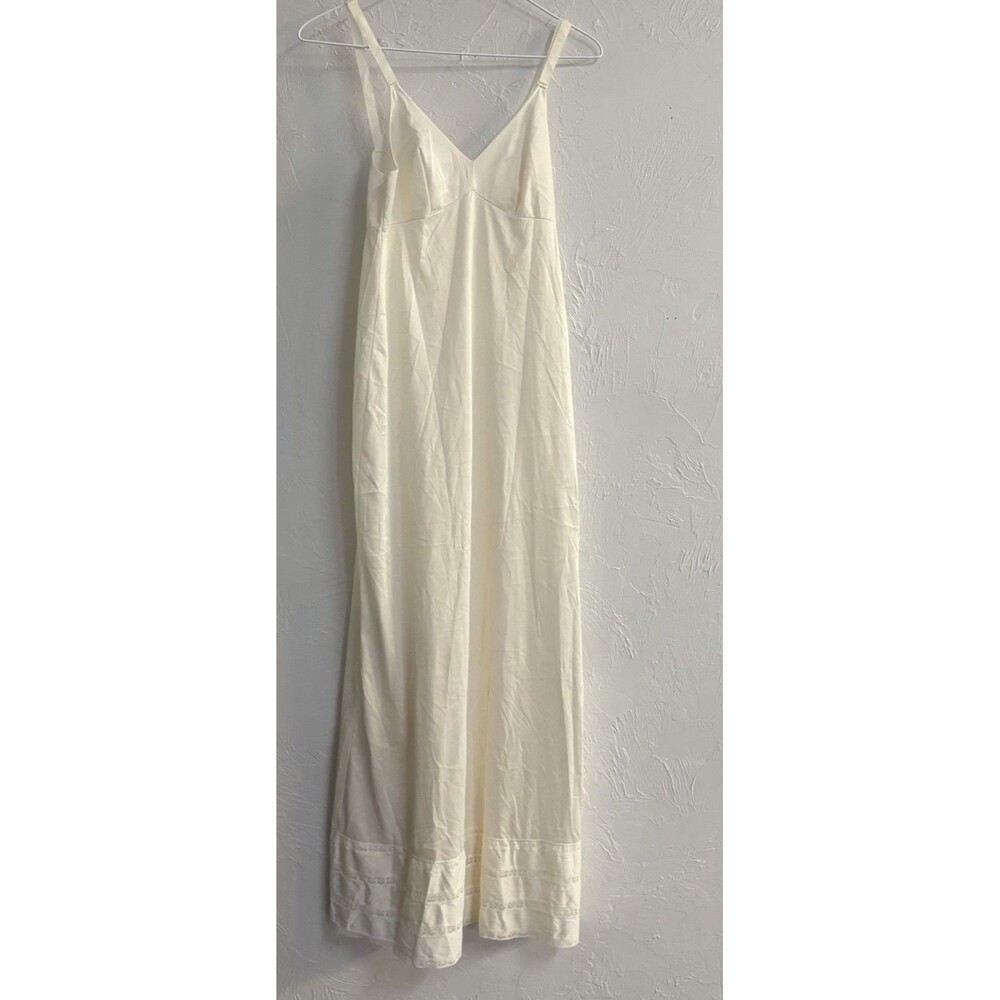 vintageGossard Artemis Ivory Nylon Slip Size 34 Regular Style 801A Lace Hem Trim